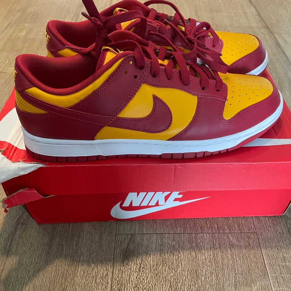 Mens Nike USC Retro Dunk Low in Excellent condition Size 11 worn once